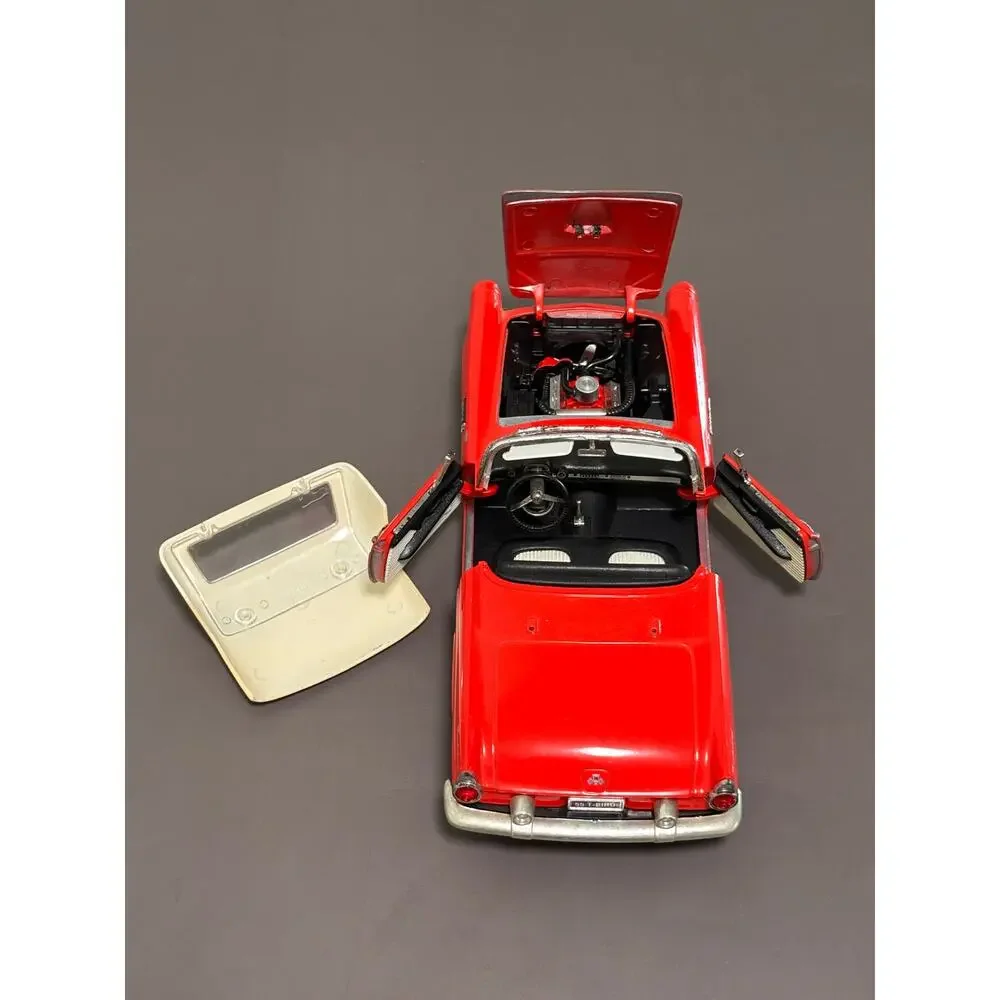 1955 Ford Thunderbird Diecast 1:18 Road Legends Red T-Bird Cream Removable Roof